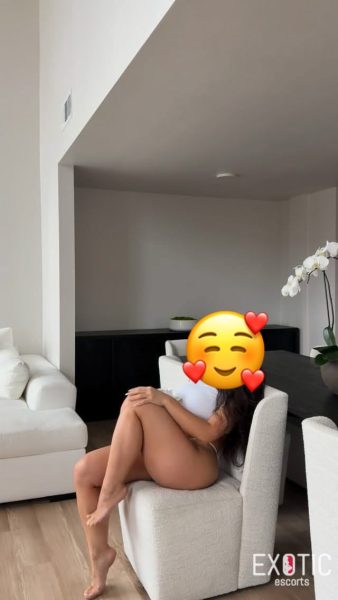 Becky, escort in Roma, Zambia (photo 6)